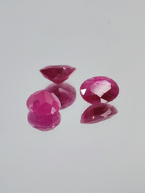 Ruby lot ( 6 x 5 x 3 mm \ 1 ct ) oval