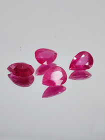 Ruby lot ( 7 x 5 - 4 x 2 mm \ 0,8 ct ) pear
