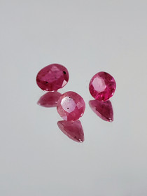 Ruby lot ( 4 x 3 x 2 mm \ 0,3 ct ) oval