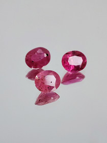 Ruby lot ( 4 x 3 x 2 mm \ 0,3 ct ) oval