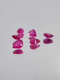 Ruby lot ( 4 - 3 x 3 - 2 x 1 mm \ 0,2 ct ) pear