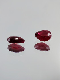 Ruby lot ( 3 x 2 x 1 mm \ 0,1 ct ) pear