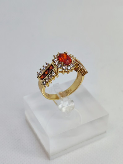 Vintage ring with stones