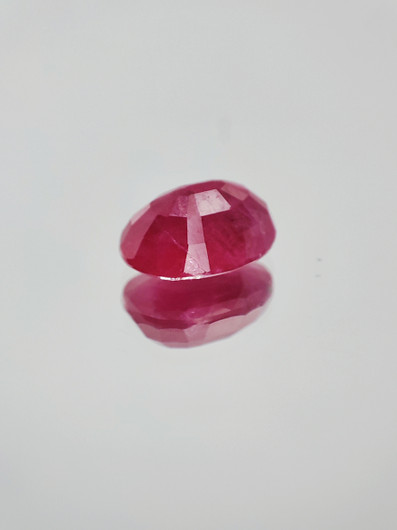 Ruby 1,8 ct oval