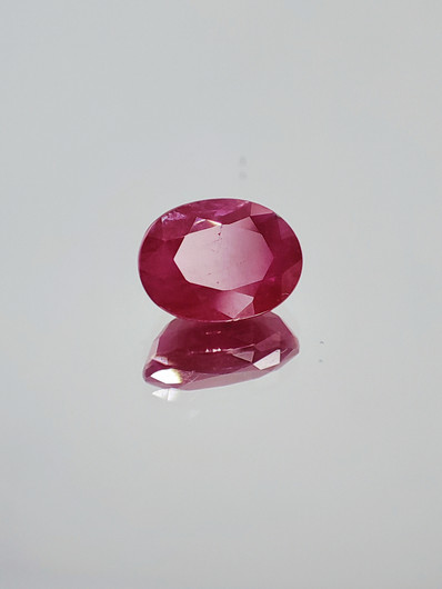 Ruby 1,8 ct oval