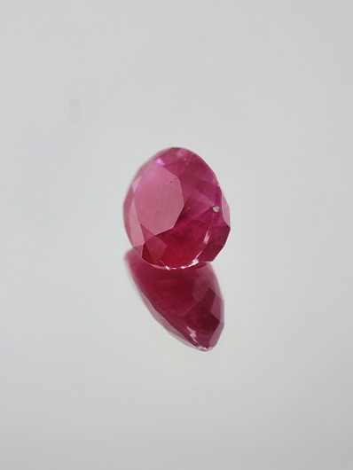 Ruby 1,8 ct oval