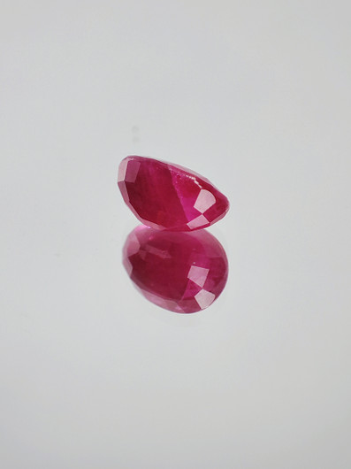 Ruby 1,8 ct oval