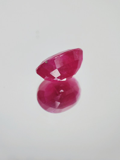 Ruby 1,8 ct oval