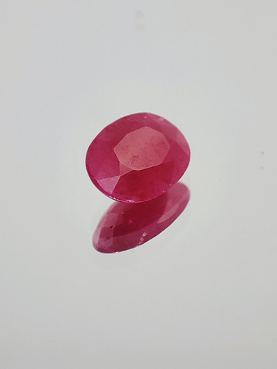 Ruby 0,8 ct oval