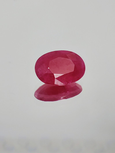 Ruby 0,8 ct oval