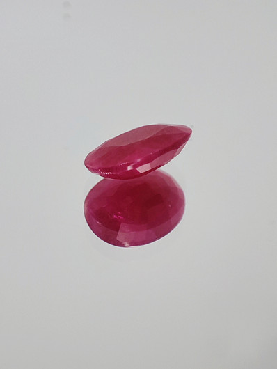 Ruby 0,8 ct oval