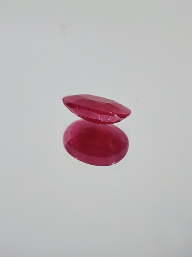 Ruby 0,8 ct oval