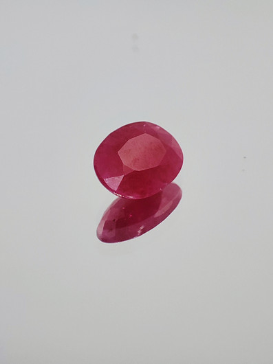 Ruby 0,8 ct oval