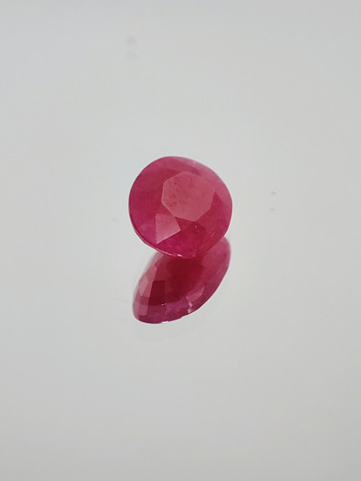 Ruby 0,8 ct oval