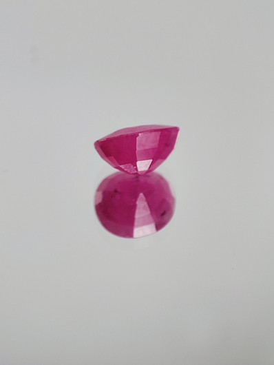 Ruby 0,9 ct oval