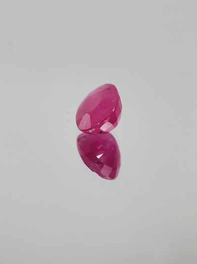 Ruby 0,9 ct oval