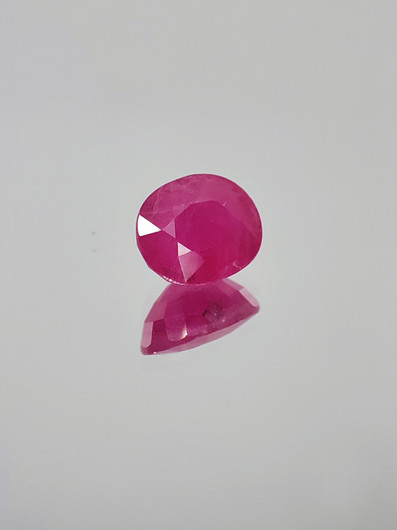 Ruby 0,9 ct oval