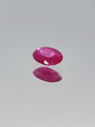 Ruby 0,1 ct oval