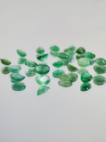 Emerald lot ( 4 - 3 x 3 - 2 x 2 - 1 mm \ 0,1 ct ) oval