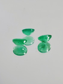 Emerald lot ( 4  x 3 x 2 mm \ 0,2 ct ) oval