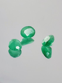 Emerald lot ( 4  x 3 x 2 mm \ 0,2 ct ) oval