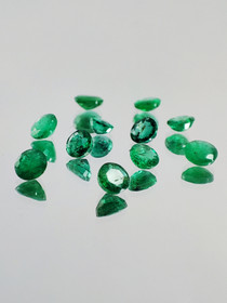 Emerald lot ( 4 - 3 x 2 - 1 mm \ 0,2 ct ) round