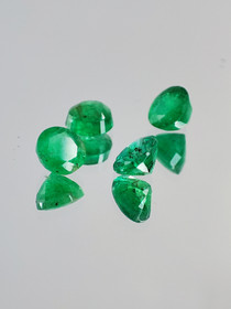Emerald lot ( 4 x 3 - 2 mm \ 0,3 ct ) round