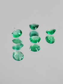 Emerald lot ( 2 x 1 mm \ 0,09- ct ) round