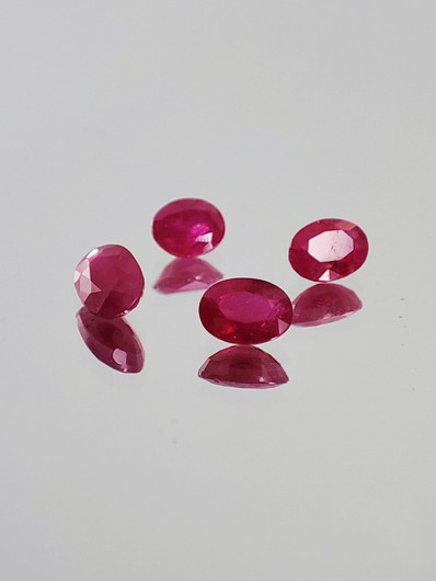 Ruby lot ( 4 - 3  x 3 - 2 x 2 - 1 mm \ 0,2 ct ) oval