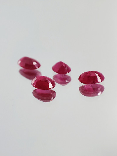 Ruby lot ( 4 - 3  x 3 - 2 x 2 - 1 mm \ 0,2 ct ) oval