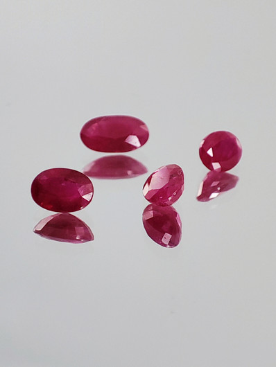 Ruby lot ( 4 - 3  x 3 - 2 x 2 - 1 mm \ 0,2 ct ) oval