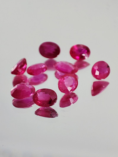 Ruby lot ( 4 - 3  x 3 - 2 x 2 - 1 mm \ 0,2 ct ) oval