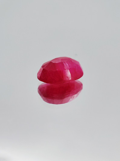 Ruby 2,2 ct oval