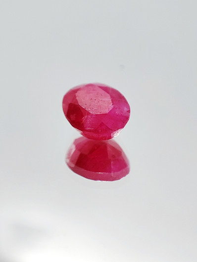 Ruby 2,2 ct oval