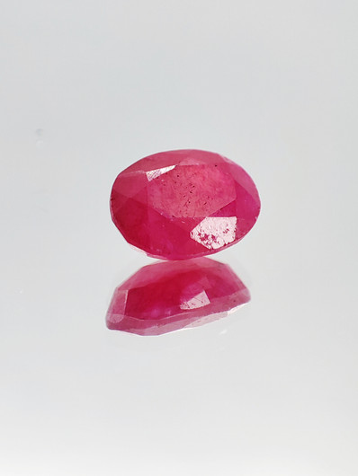 Ruby 2,2 ct oval