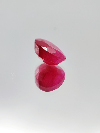 Ruby 2,2 ct oval
