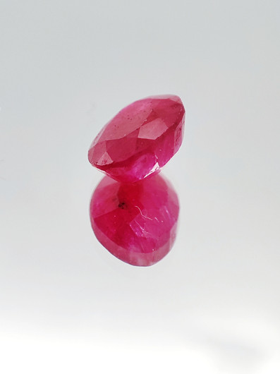 Ruby 2,2 ct oval