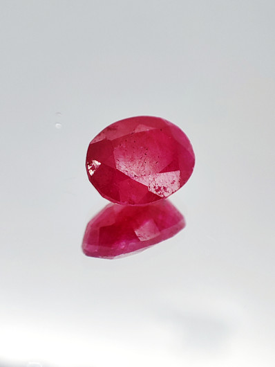 Ruby 2,2 ct oval