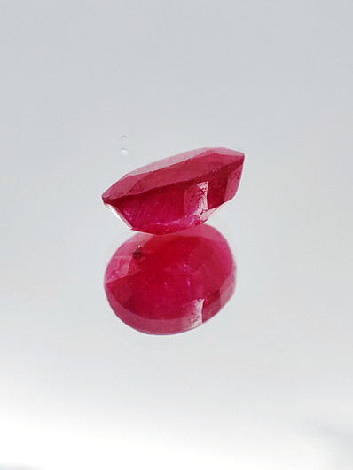 Ruby 2,2 ct oval