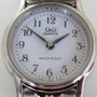 Q&Q  uusi teräs käyttökello NOS