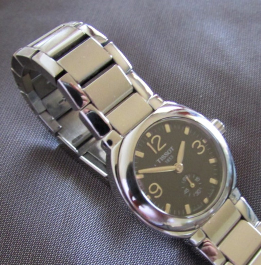 Tissot 1853, juhlamalli, teräksinen käyttökello uutta vastaavassa kunnossa