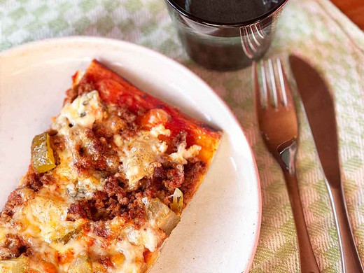 Perinteinen jauhelihapizza