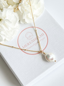 Keshihelmi kaulakoru 