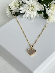 Sydän helmiäinen kaulakoru.