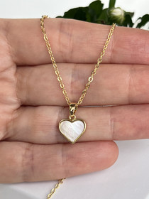 Sydän helmiäinen kaulakoru.