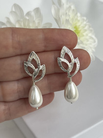 Helmiäishelmi korvakorut