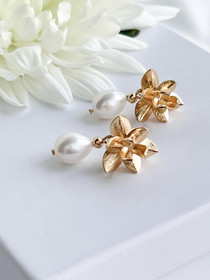 Lootuskukka helmikorvakorut 