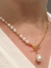 Kaulakoru makeanveden helmillä 