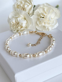 Rannekoru makeanveden helmillä