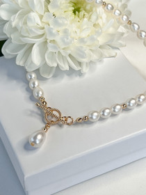 Kaulakoru makeanveden helmillä 